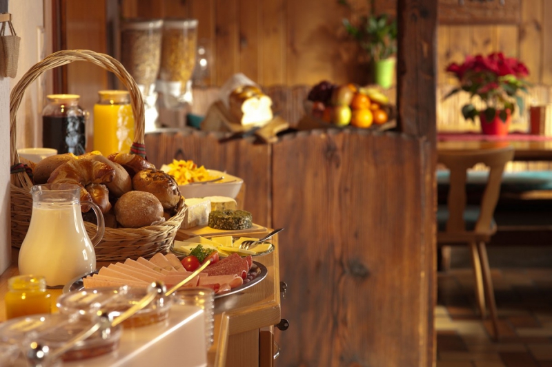 brasserie-BOUYON-min_breakfast_buffet_food_restaurant_meal_hotel_plate_fresh-718745